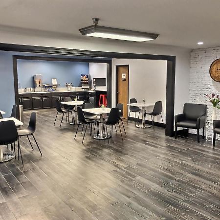 Super 8 By Wyndham Georgetown Hotel Екстериор снимка